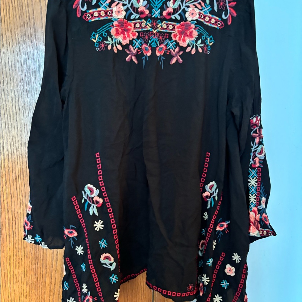 Johnny Was Black Embroidered Tunic Size Medium - Picture 3 of 7